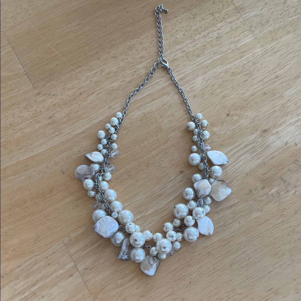 Chic Pearl and Silver Necklace